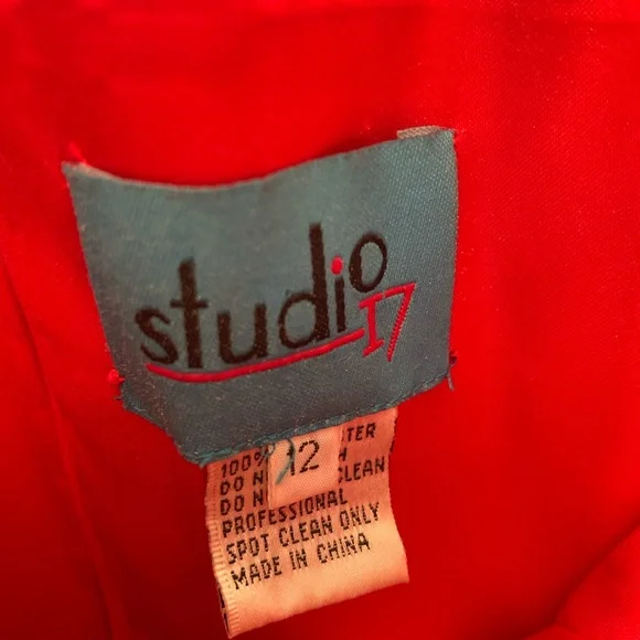 Studio Red and Blue Tag Detail - Picture 5 of 5